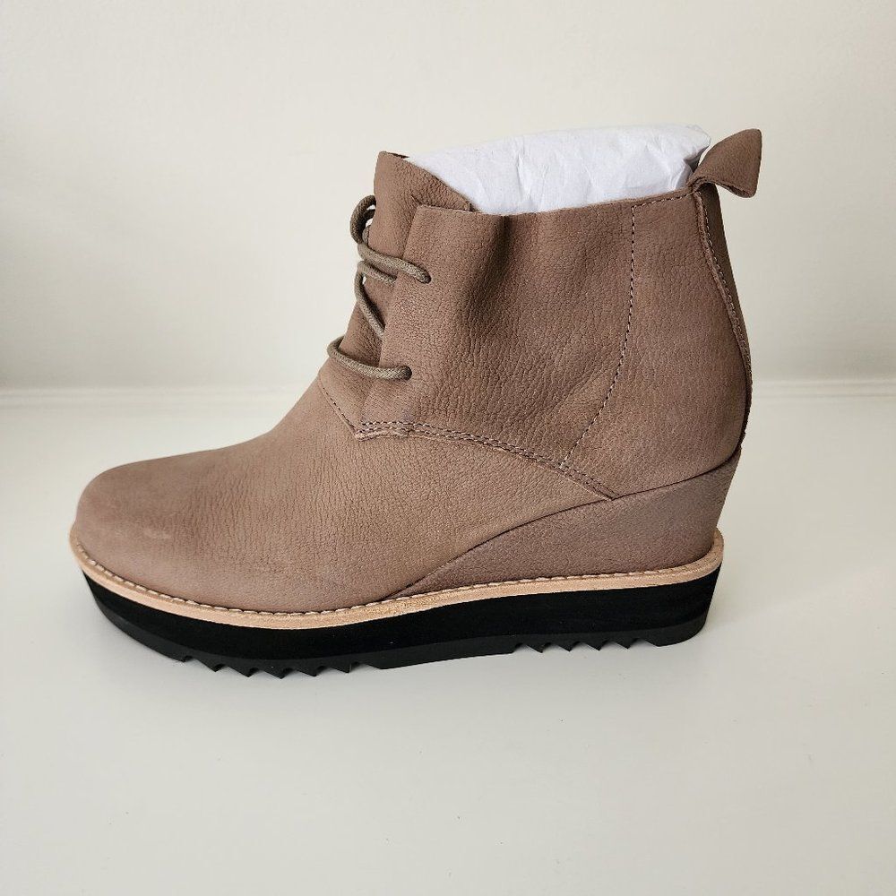 Eileen Fisher Leather Wedge Chukka Bootie | 6 | Falcon Gray Taupe Suede